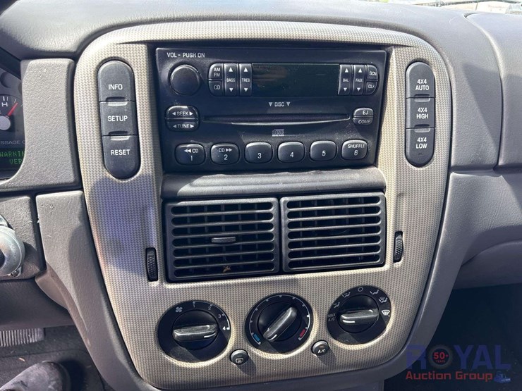 2005-ford-explorer-image-13