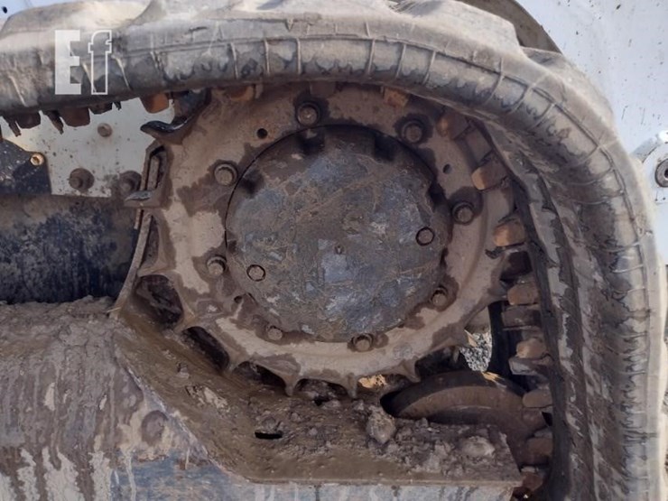 2019-bobcat-t740-image-22