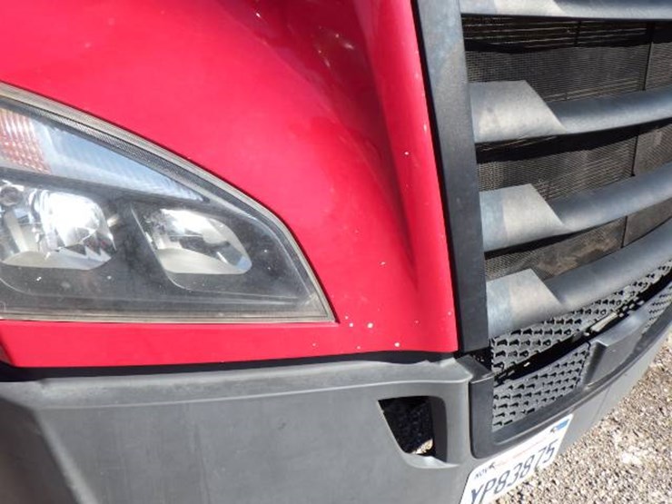 2020-freightliner-cascadia-126-image-3