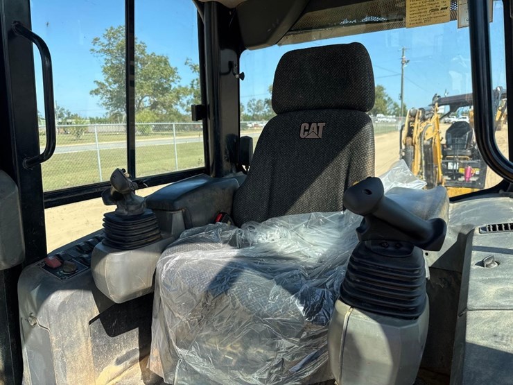 2013-caterpillar-d5k2-xl-image-24