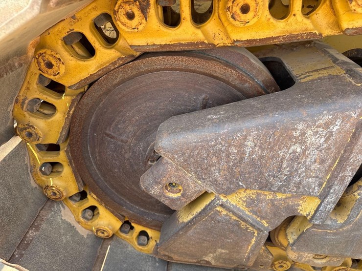 caterpillar-d6t-xl-image-12