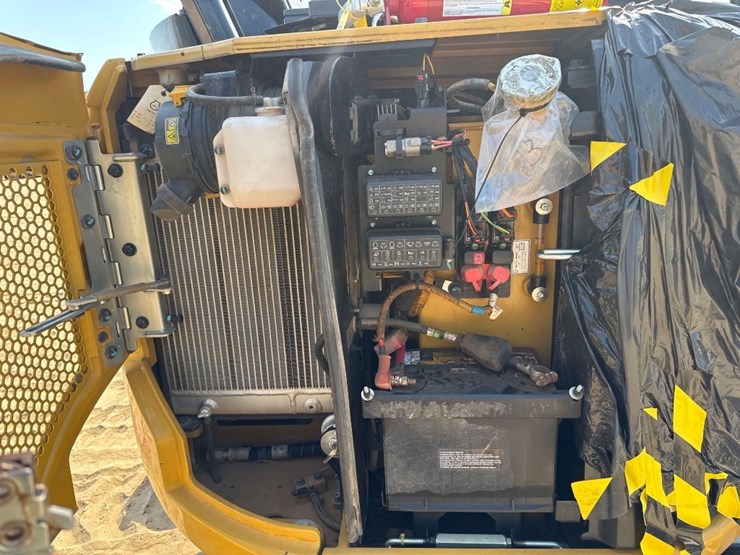 2022-caterpillar-303-image-18