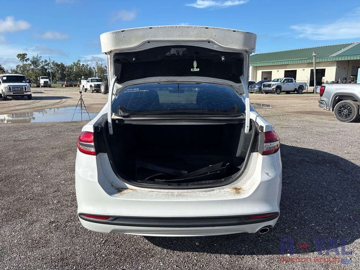 2018-ford-fusion-hybrid-sedan-image-19