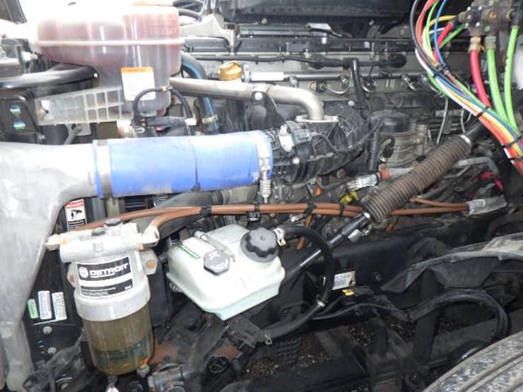 2024-freightliner-cascadia-126-image-16