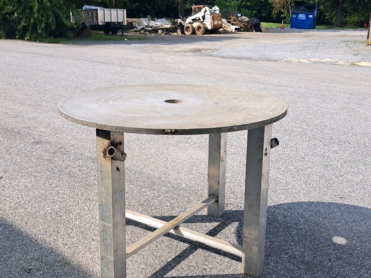 #179-•-55"×55"×39"-aluminum-table-image-3