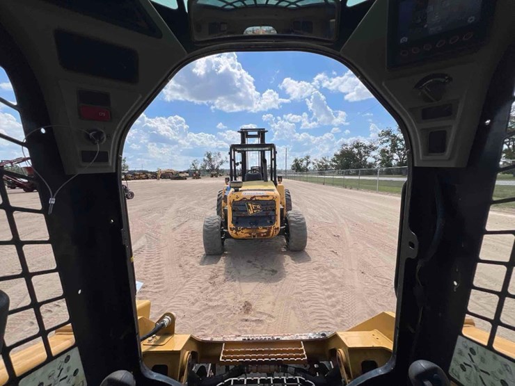 2021-caterpillar-279d3-image-35