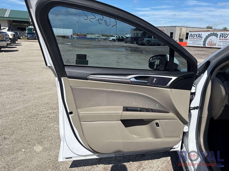 2018-ford-fusion-hybrid-sedan-image-9