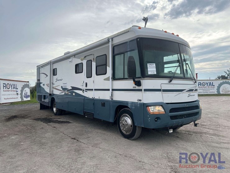 2004-workhorse-w22-motorhome-image-3