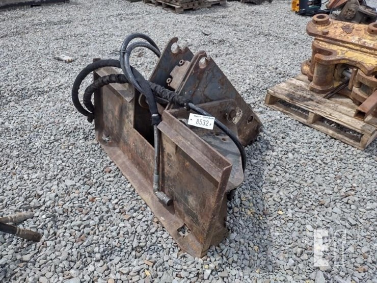 bobcat-2560-breaker-image-1