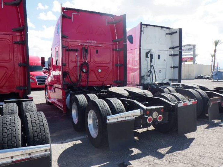 2020-freightliner-cascadia-126-image-9