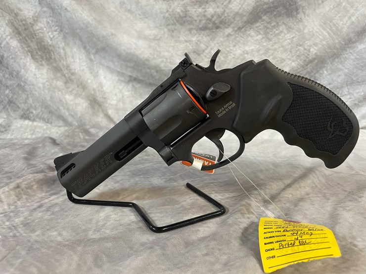 #4784-•-taurus-44-tracker-44-rem-mag-revolver,-sn:-ael817409-image-2