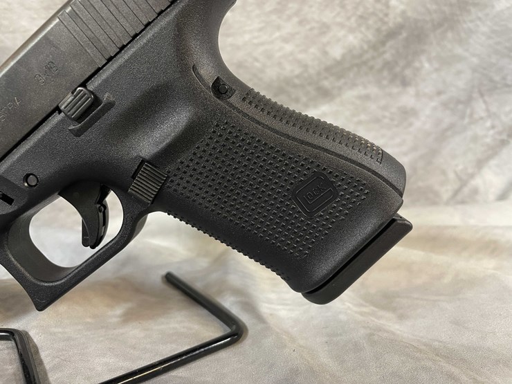 #4777-•-glock-19-gen-5-9mm-luger-pistol,-sn:-cesf245-image-21