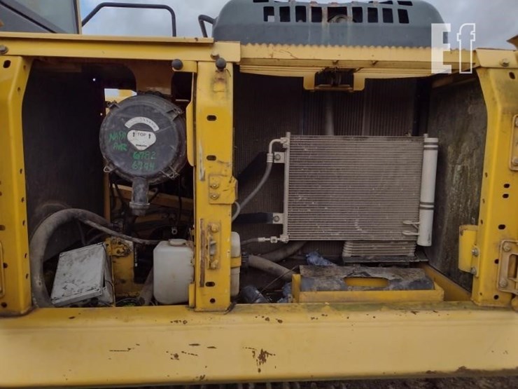 komatsu-pc220-lc-8-image-36