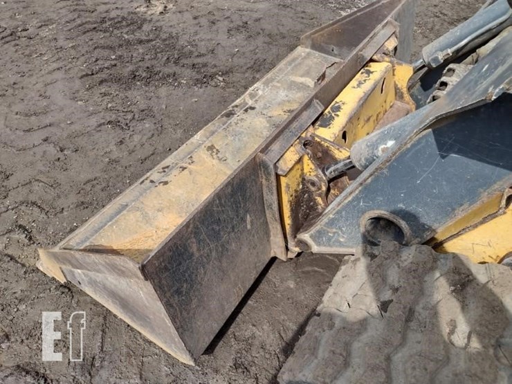 2015-deere-333e-image-18