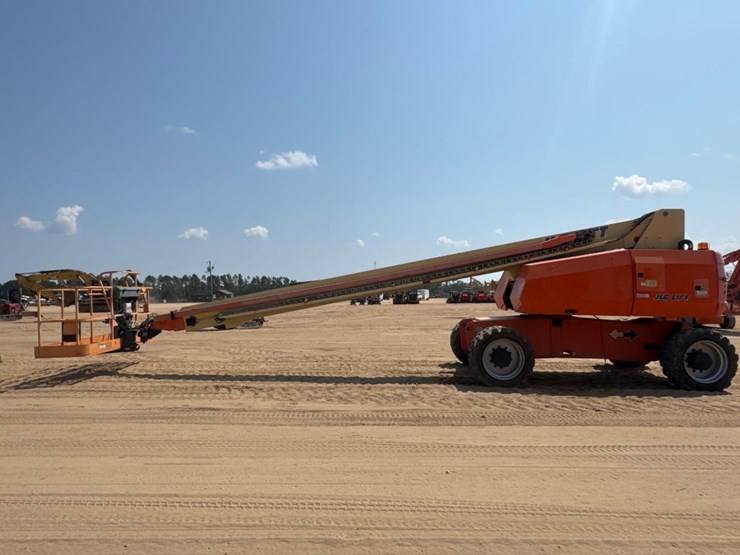 2008-jlg-800s-image-5