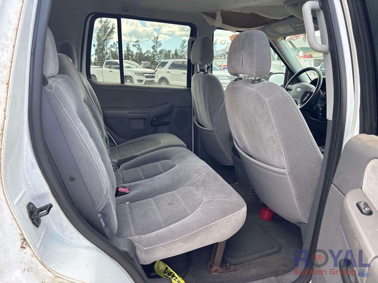 2005-ford-explorer-image-21
