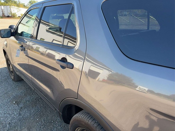 2017-ford-explorer-image-10