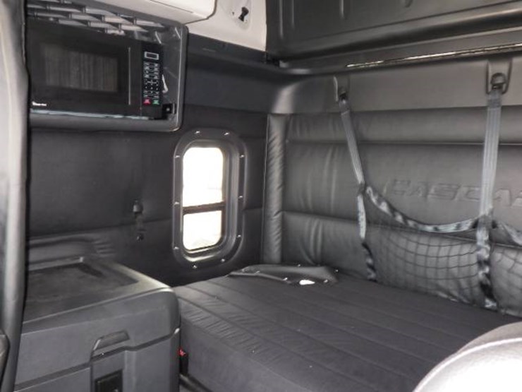 2024-freightliner-cascadia-126-image-13