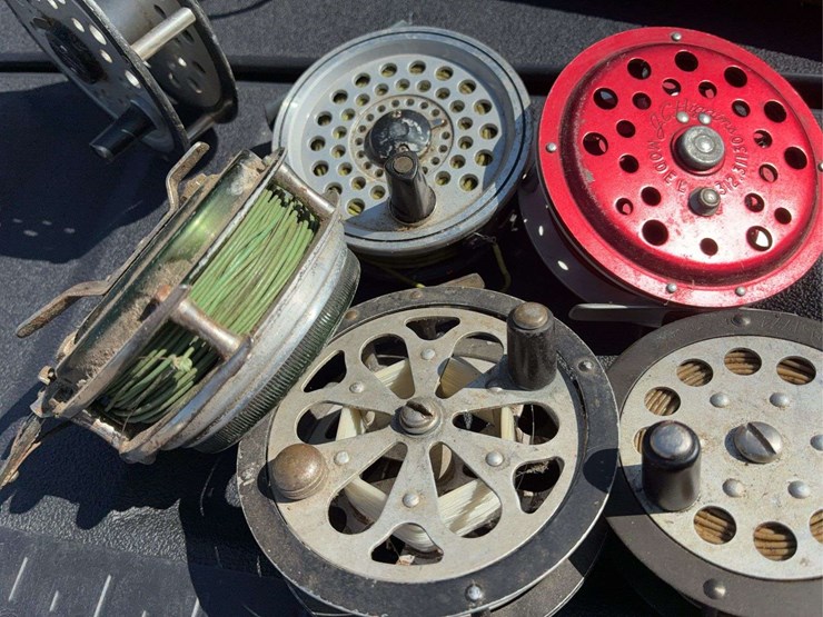 assorted-vintage-fly-rods-and-reels-image-3
