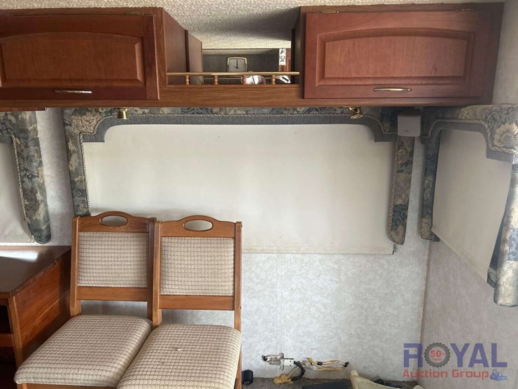 2004-workhorse-w22-motorhome-image-18