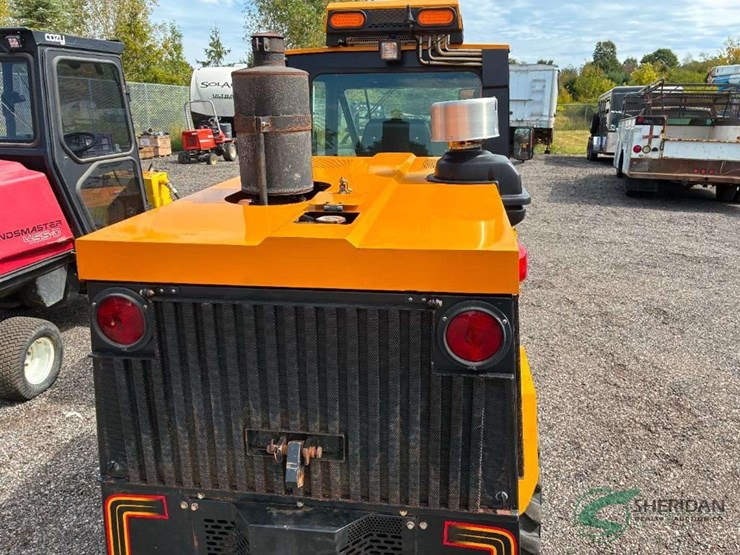 2014-trackless-model-mt6-with-numerous-like-new-attachments-image-30
