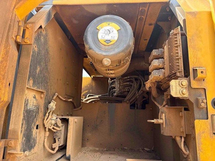 2015-deere-250g-lc-image-19
