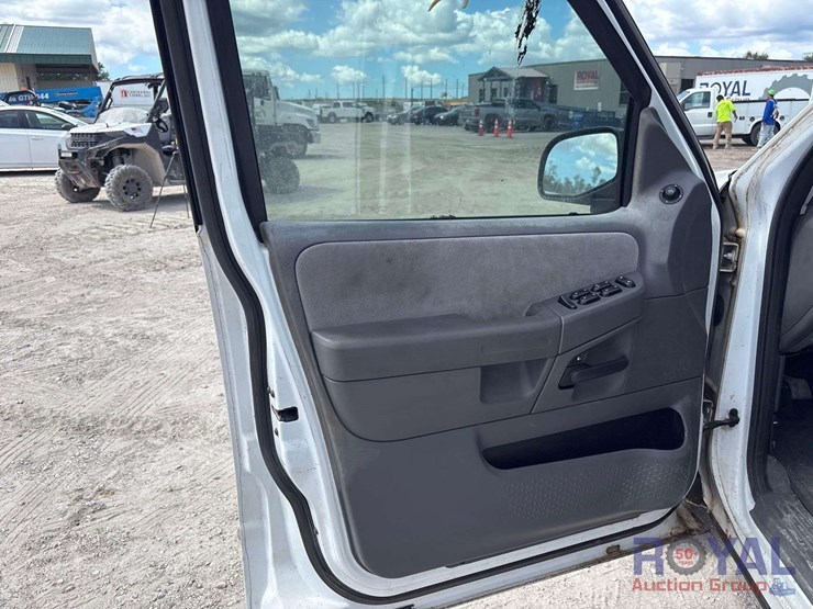 2005-ford-explorer-image-15