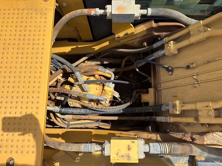 2014-caterpillar-324el-image-30