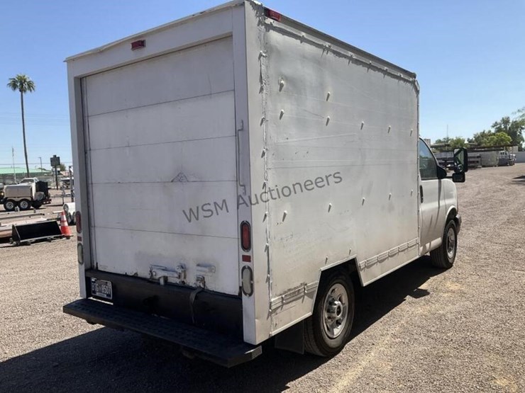 2004-gmc-3500-image-5