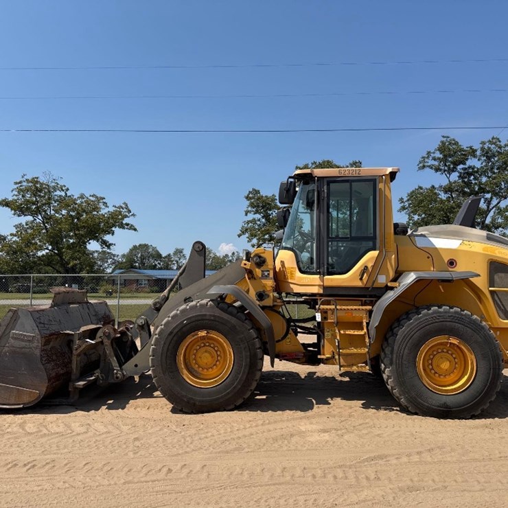 2015 VOLVO L90H
