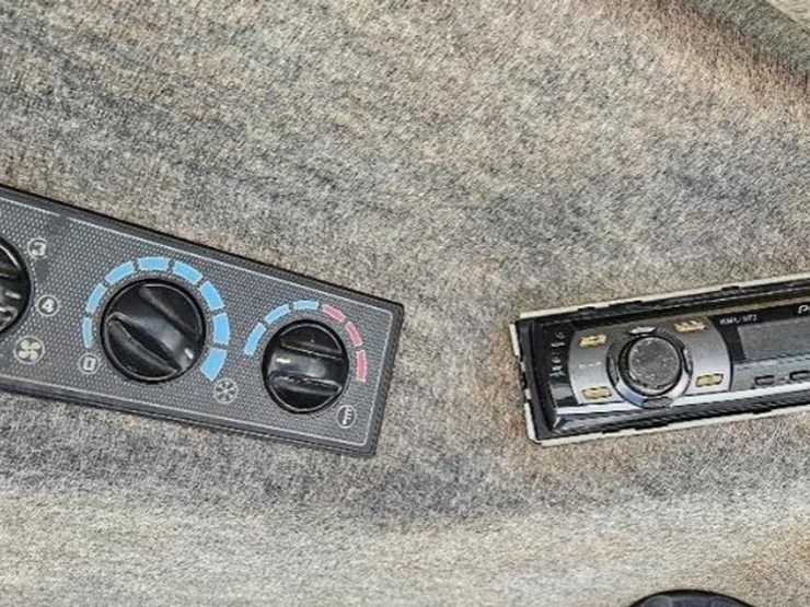 2008-massey-ferguson-6495-image-13