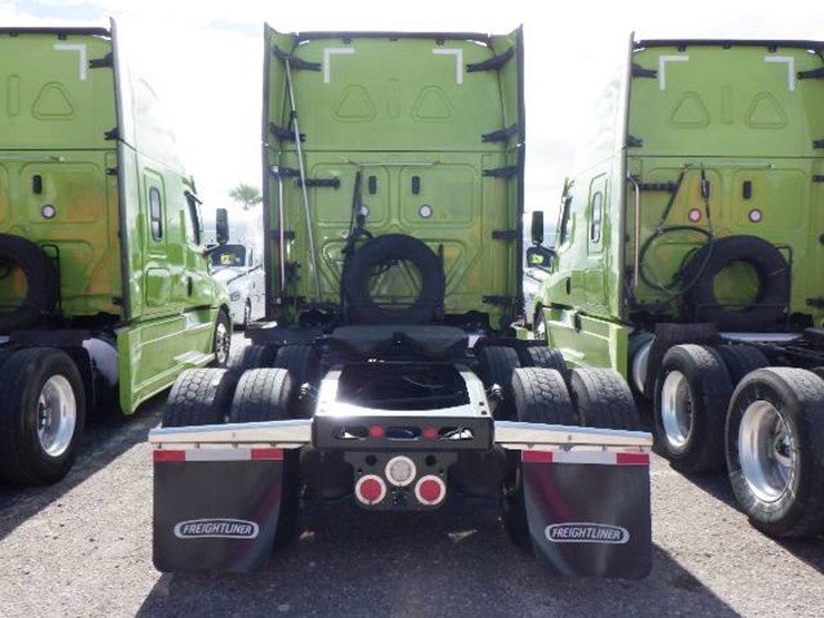 2023-freightliner-cascadia-126-image-7
