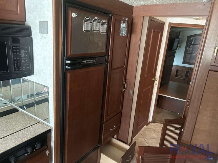 2004-workhorse-w22-motorhome-image-23