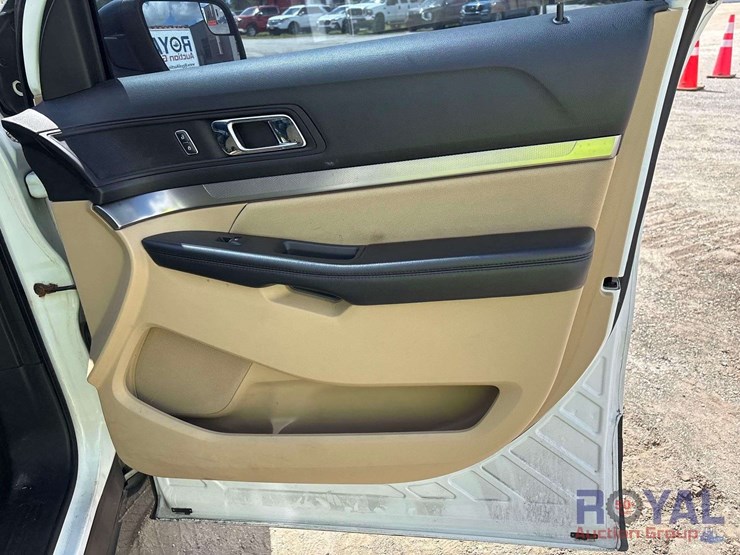 2017-ford-explorer-image-24