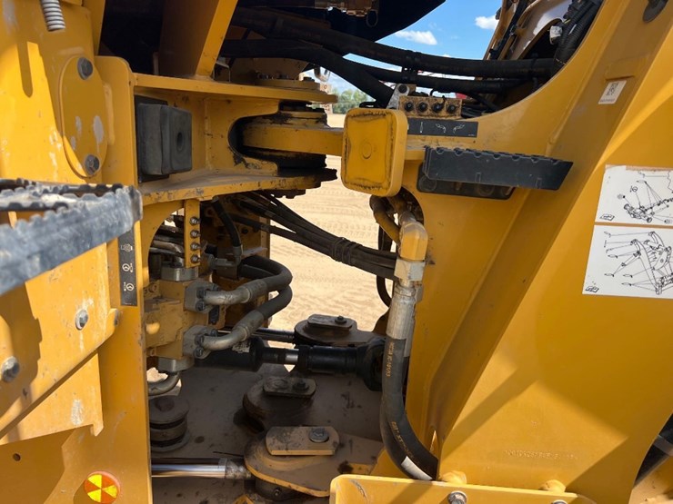 2021-caterpillar-926m-image-23