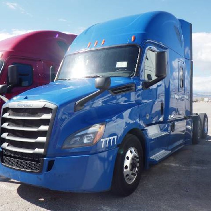 2020 FREIGHTLINER CASCADIA 126