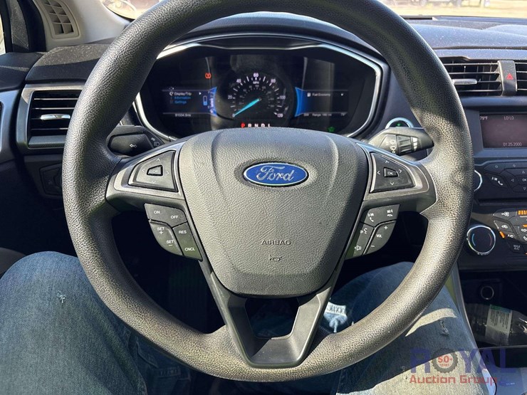 2017-ford-fusion-hybrid-sedan-image-13