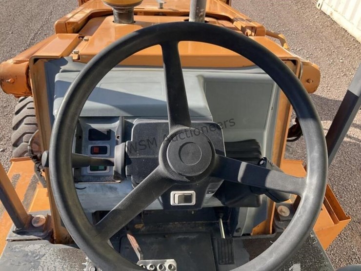 case-570xlt-skip-loader-image-21
