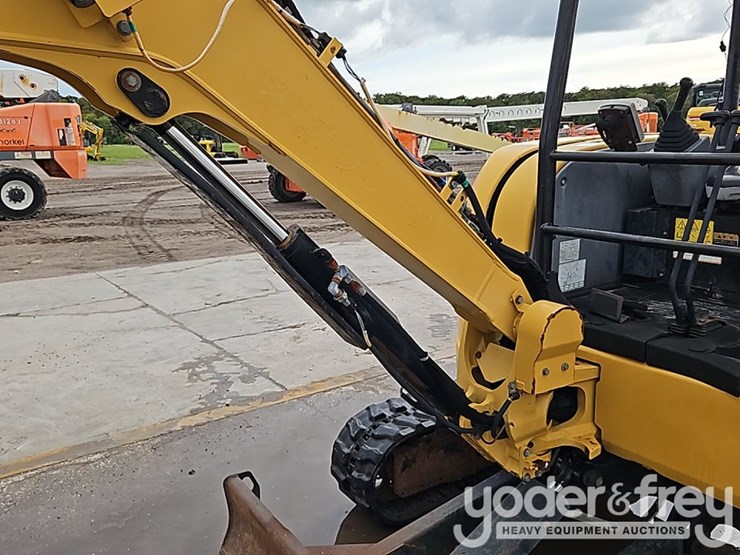 2013-caterpillar-303-image-20