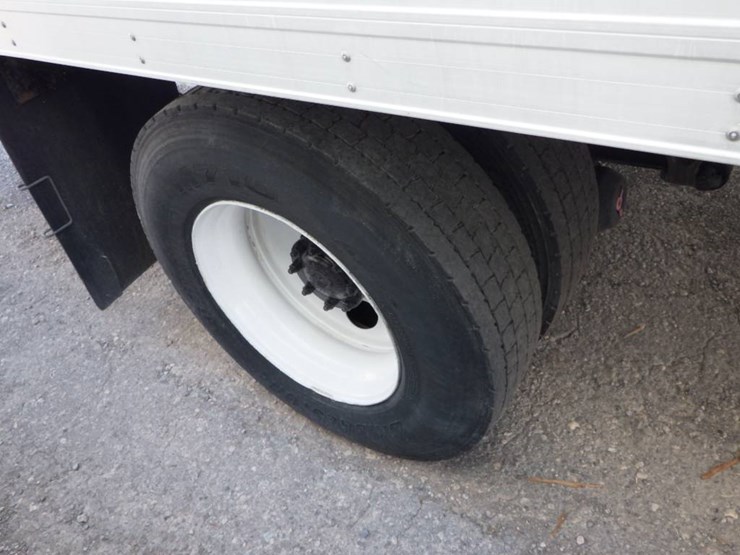 2015-hino-268-image-6
