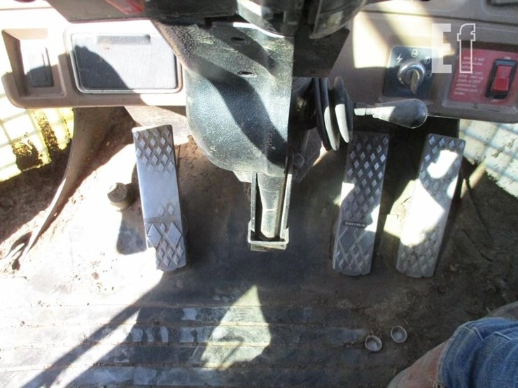 2000-deere-624h-image-13