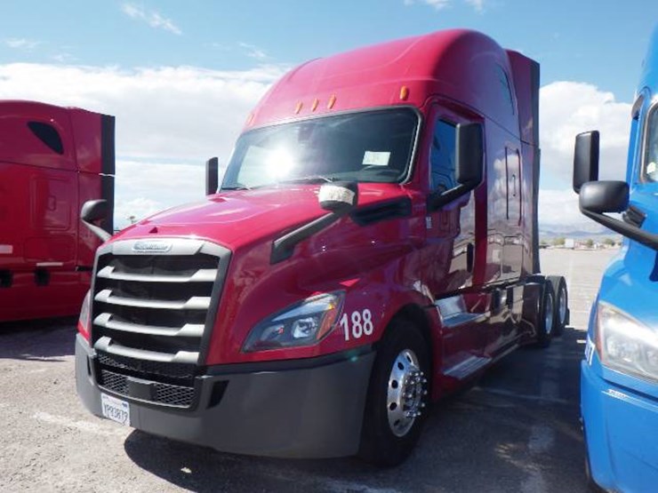 2020-freightliner-cascadia-126-image-1