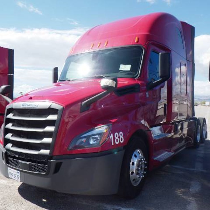 2020 FREIGHTLINER CASCADIA 126