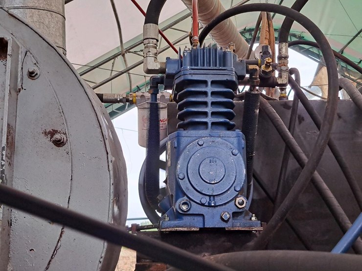 #124-•-air-compressor-quincy-image-1