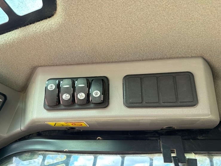 2019-caterpillar-279d-image-30