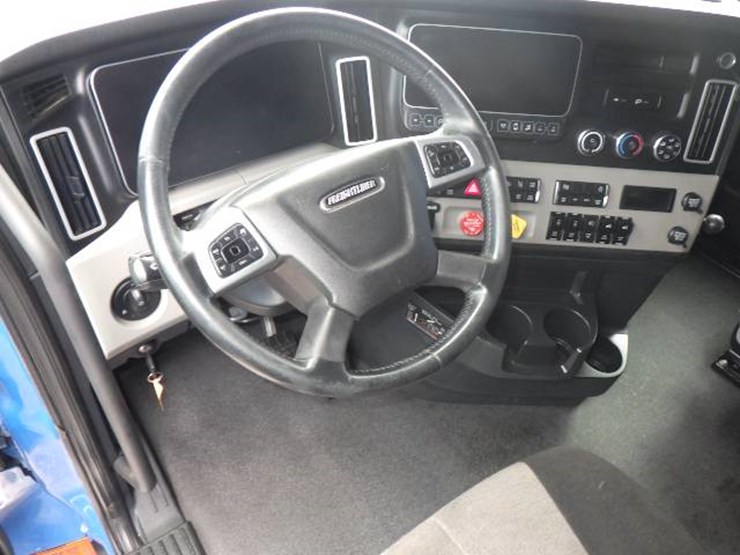 2024-freightliner-cascadia-126-image-10