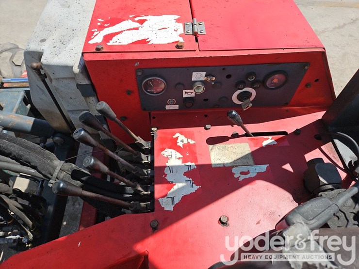 2004-moffett-m5500-image-25