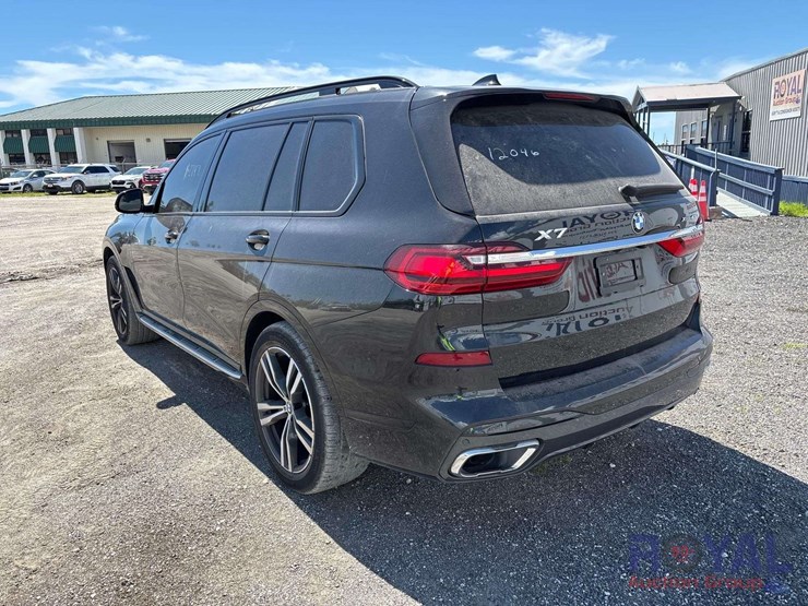 2022-bmw-x7-xdrive40i-awd-suv-image-4