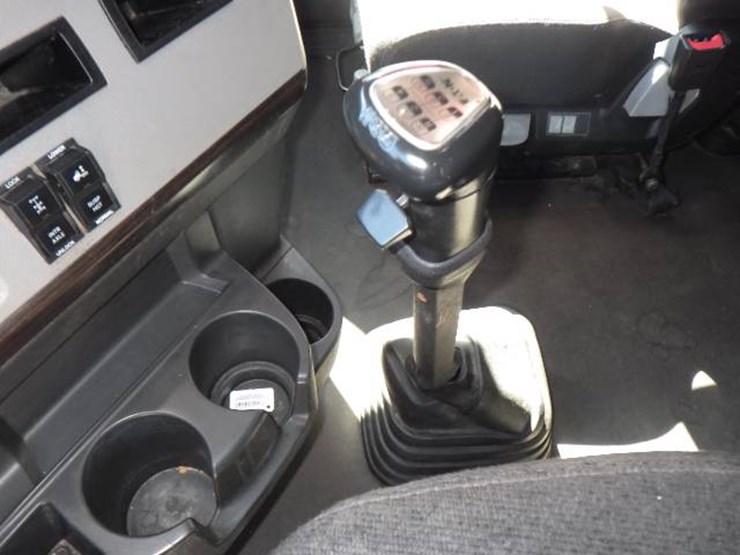 2020-freightliner-cascadia-126-image-15
