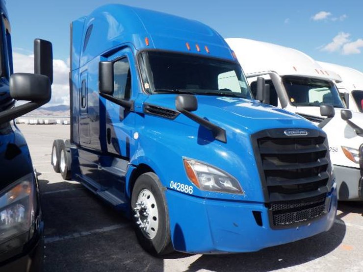 2020-freightliner-cascadia-126-image-3